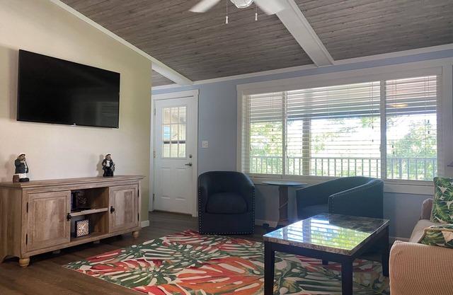 DRIFTWOOD SHORES UNIT 2 tropically inspired 2 BR condo close to everything!