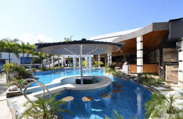 Drop everything & party in Sosua! Luxury villas near clubs