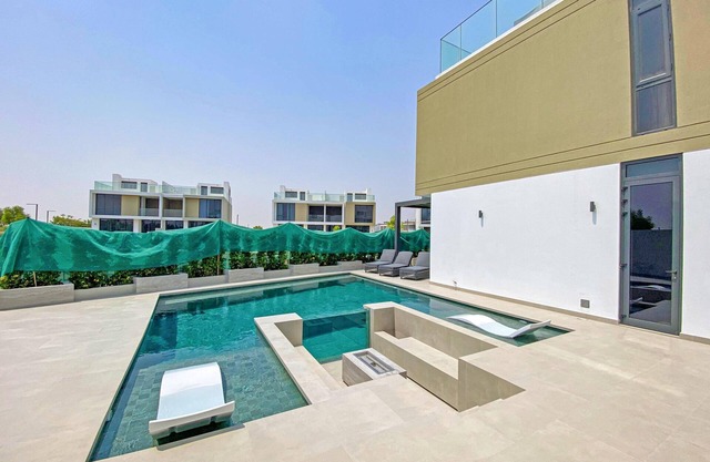 Dubai Hills Luxury Villa Complete With car & Driver