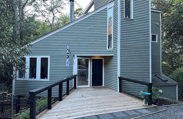 Duke-Rockwood Gem: 2BR/2BA w/Office & Fenced Yard