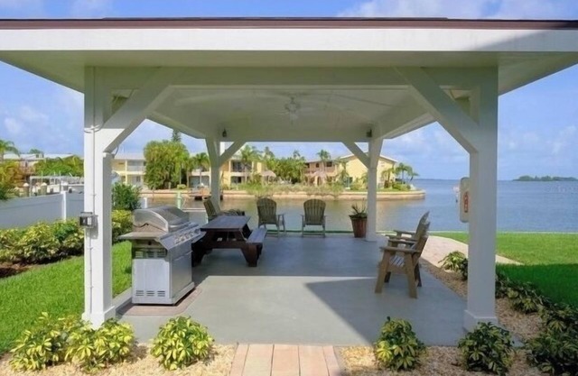 Dunedin Causeway Waterfront Community Completely Remodeled 2Bed/2Bath Pool/Bikes