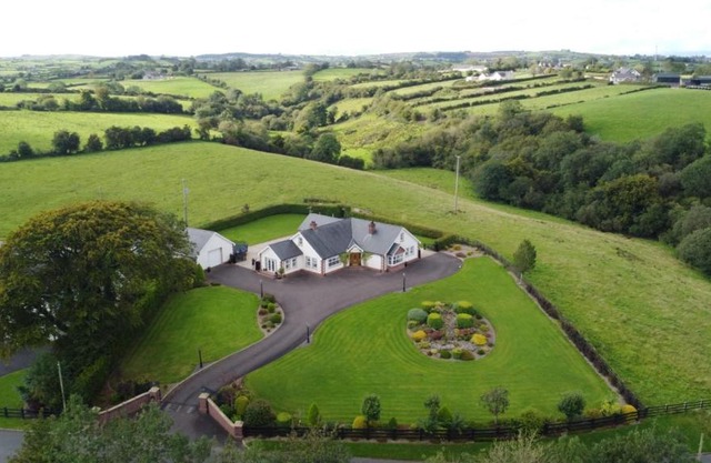 Dungannon 2 Bed Bungalow - Sleeps 5 - Pet Friendly