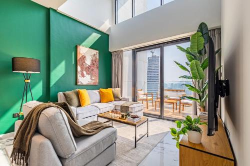 Duplex - 5 min walk from Cleveland, ADGM & Galleria Mall - 3BDR - Maryah Island & ADGM - Huge Balcony - Full Canal & City Views - Perfect for Families & Groups