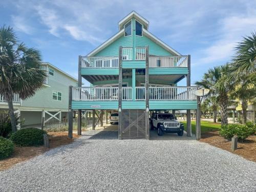 Duplex Beach Home for 6 with Balcony & Resort-style Amenities
