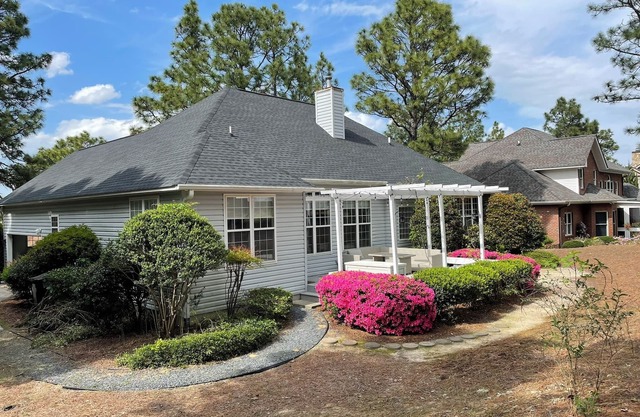 DW Sanctuary on 2nd tee box of Course 6- 3 bedroom house in peaceful Pinehurst