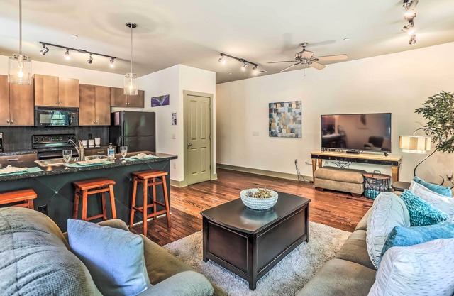 Dwtn Condo 4 Blocks to The Wilmington Riverwalk!