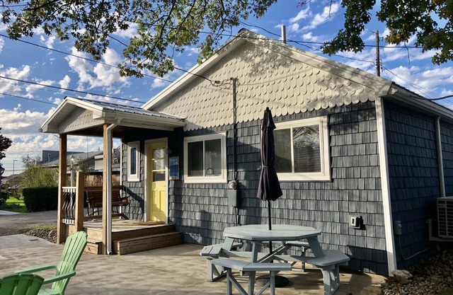 Dylan’s Lighthouse is a beautiful newly remodeled 2 bedroom cottage.