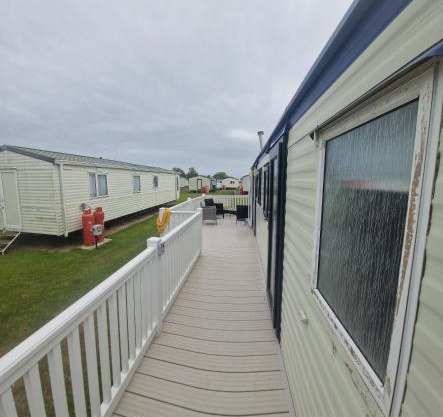 E11 caravan sand le mere holiday park