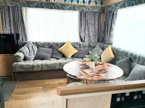 E12 jeans caravan The Chase