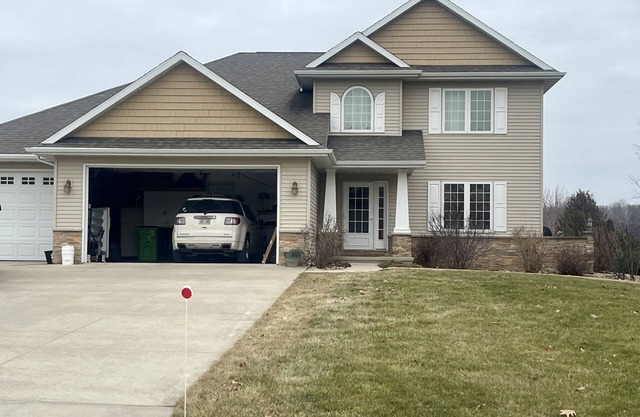 EAA 2026!nnClose to highway, amenities and the EAA airshow grounds.