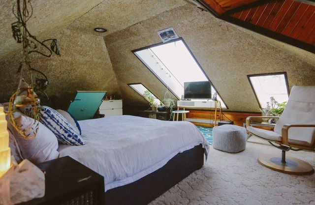 Eagle and Whale Spotting on a Cliff by the sea w Inflatable spa and Pet Friendly