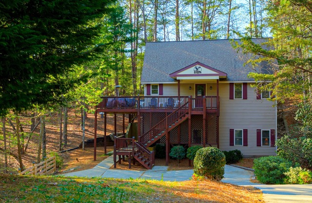 Eagle's Nest at Innsbruck - Family Retreat in Golf Resort Near Downtown Helen