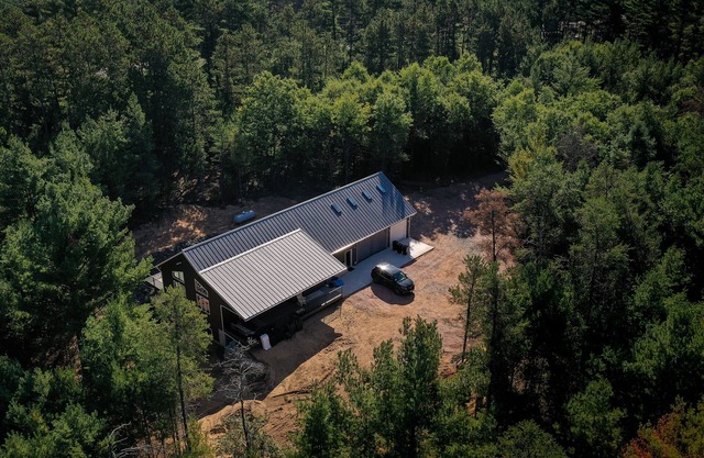 Eagle's Nest Guest House III - Less than 2 miles from SV - 16 beds!