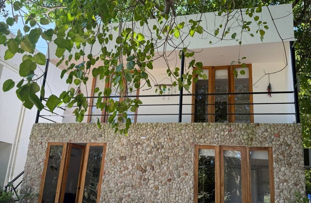 Earth bomb Susurros del Mar Cabin