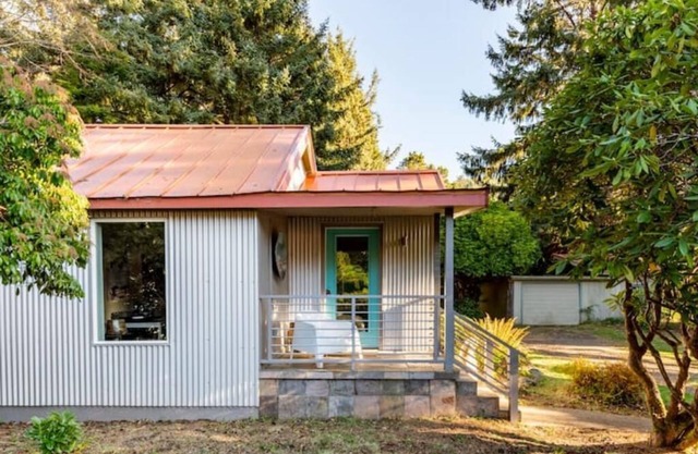 Earthworks Art House