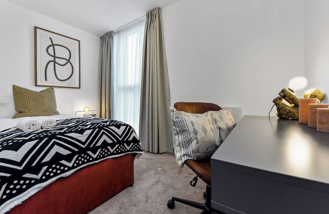 Earthy Elegance: Nature Inspired Flat in Prime Location