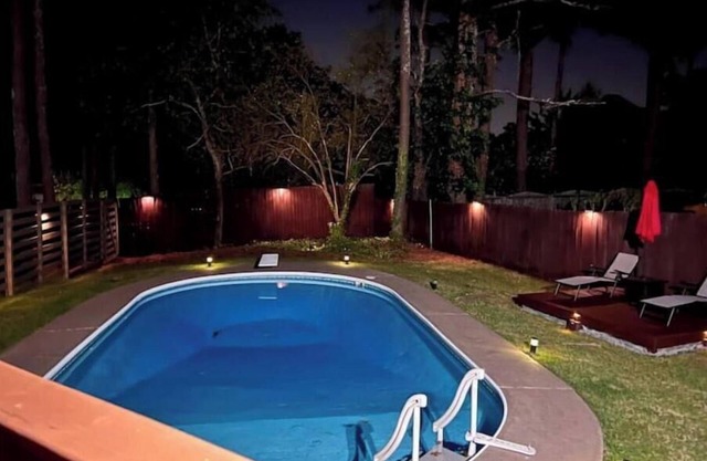 East Cobb: Secluded modern chalet with pool