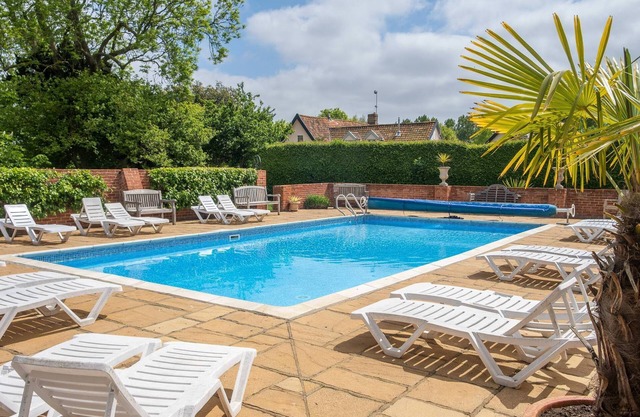 East Green Farm Cottages - The Old Stables - sleeps 6 guests in 3 bedrooms