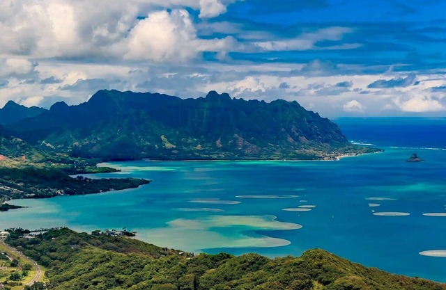 East Oahu Getaway- Hot Tub, Ocean Views, AC