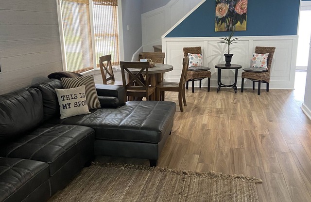 East Okoboji Getaway, 4 bedroom 8 beds