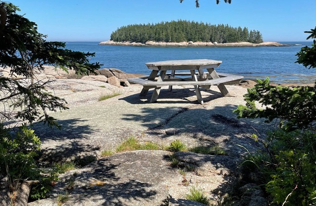 Easterly I a rustic private secluded seaside cottage in the village of Corea