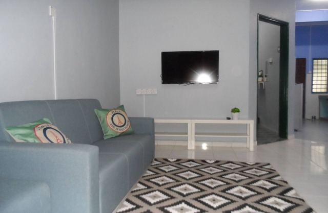 Easy access to town area and nearby popular eateries (not to be missed).