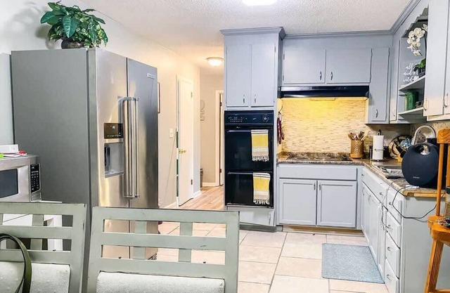 Easy Access to Downtown - The Blue Spring Oasis