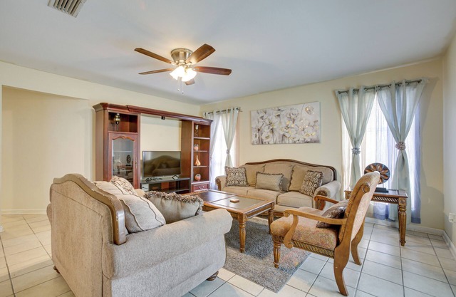 Easy Access to US-90 & Near Dtwn: New Orleans Home