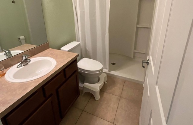 Easy, Comfortable Living in Sunny St. Augustine Only 5 Miles to Beach