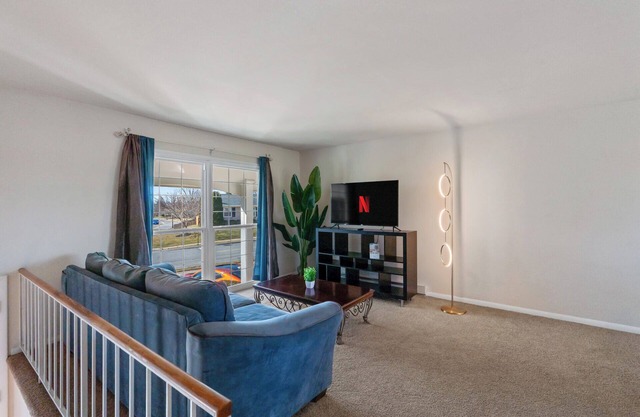 Easy Self Check-in 4BR Escape Prime Walkable Location Dining & Shops Nearby