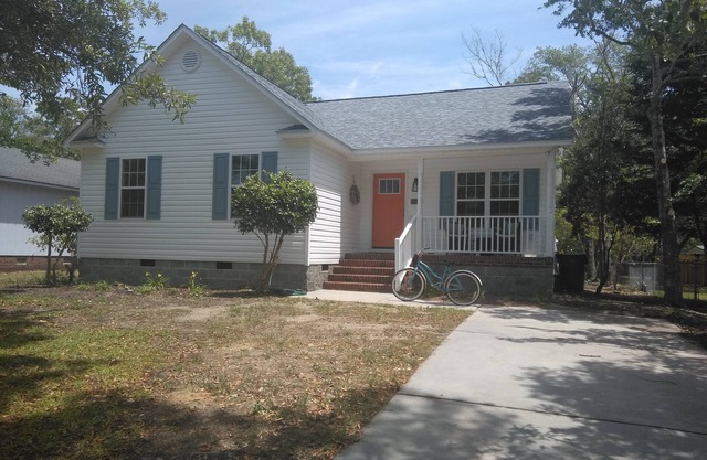 Easy Walk to Beach, Concerts, Publix, Splash Pad, Market.nBikes, Carts, & Chairs