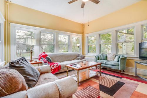Eau Claire Retreat Close to Campus and Dtwn!