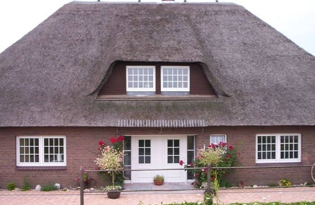 Ebb and flow - thatched roof house, garden, sauna