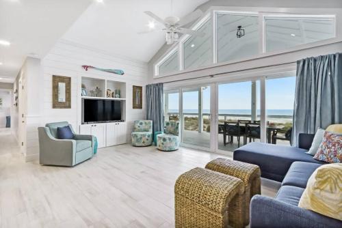 Ebb Tide Cottage - Beachfront - Huge Oceanfront Deck - Hot Tub