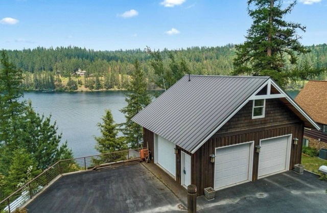 Echo Bay Lodge – A Unique Lakeside Retreat, Perfect for Families!