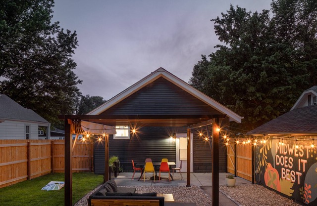 Eclectic Bungalow Minutes From Historic Benson