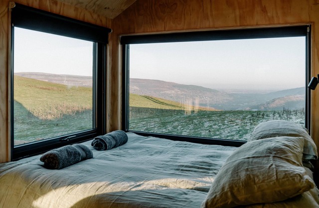 Eco Off-Grid Luxury Cabin, Panoramic Views & Fire Pit In North Wales