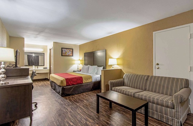 Econo Lodge Inn & Suites Matthews - Charlotte