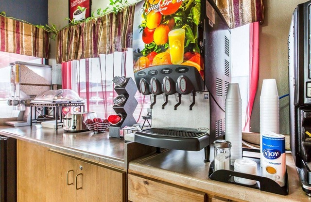 Econo Lodge Inn & Suites Yreka