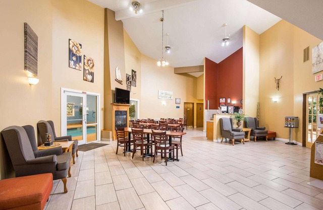 Econo Lodge Lake Mills