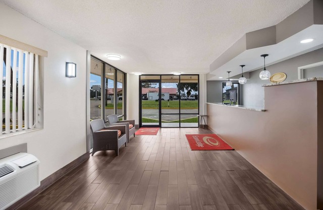 Econo Lodge Live Oak