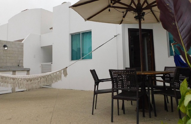 Ecuador Salinas Carnero excellent location family house in front of pools