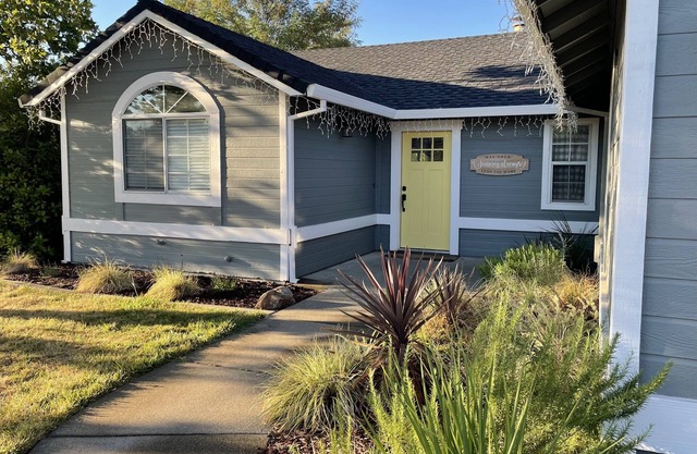 Eden Retreat - Rest & Relax with a soothing spa! 3King, 1Queen & 1 Airbed