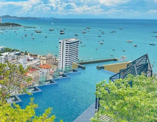 Edge Central Pattaya SeaView Residence with Infinity Pool