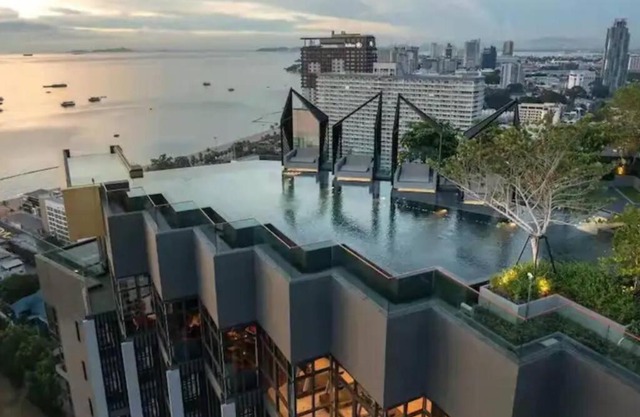 EDGE Pattaya Seaview with infinity pool