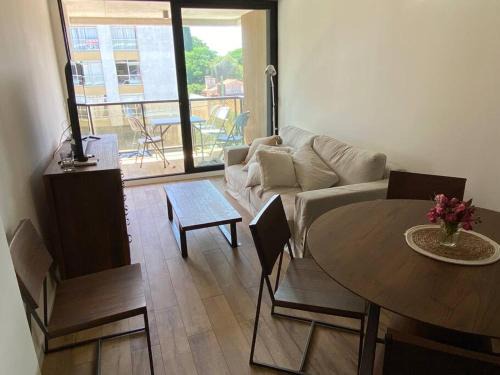 Edificio nuevo frente al mar