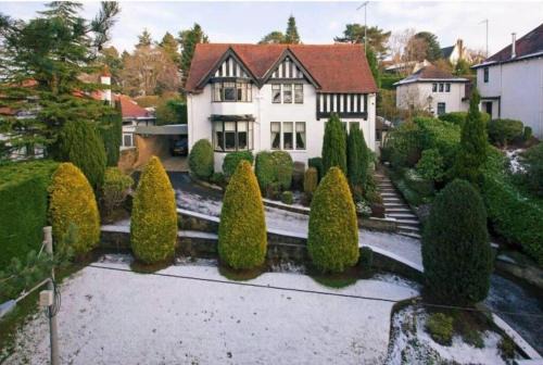 Edwardian Manor near Glasgow City with HEATED POOL & HOT TUB