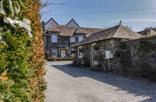 EES WYKE STUDIO, pet friendly, character holiday cottage in Sawrey