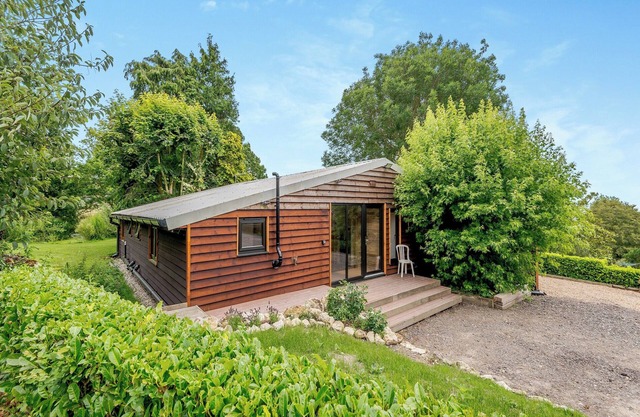 Eeyores House - UK43487