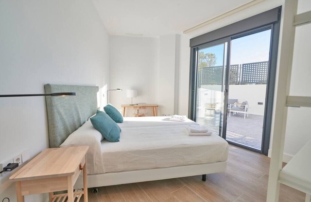 El Limonar 5: Colossal Apartment with terrace